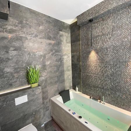 Apartament Bialy Z Jacuzzi Краков Экстерьер фото