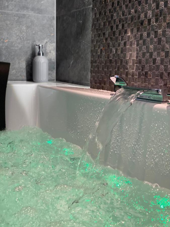 Apartament Bialy Z Jacuzzi Краков Экстерьер фото