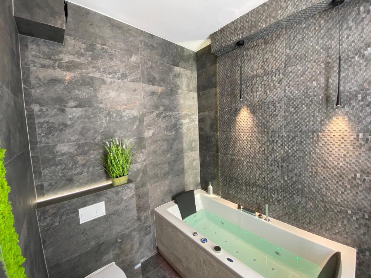 Apartament Bialy Z Jacuzzi Краков Экстерьер фото